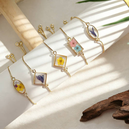 Preserved Geometric Dried Flower Slider Bracelet, Botanical Resin Jewelry, Adjustable Nature Inspired Bracelet, Gift for Her